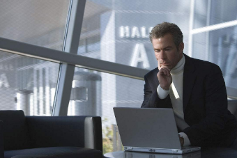 高端网站建设可以通过互联网向世界展示自己的企业风采